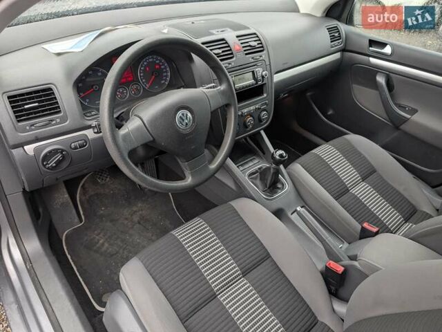 Серый Фольксваген Гольф, объемом двигателя 1.6 л и пробегом 177 тыс. км за 6650 $, фото 25 на Automoto.ua