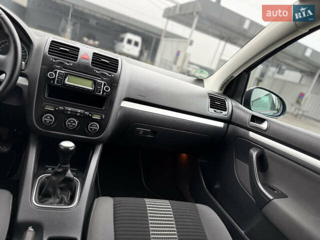 Серый Фольксваген Гольф, объемом двигателя 1.6 л и пробегом 227 тыс. км за 6300 $, фото 35 на Automoto.ua