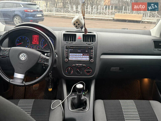 Серый Фольксваген Гольф, объемом двигателя 1.6 л и пробегом 185 тыс. км за 5800 $, фото 14 на Automoto.ua
