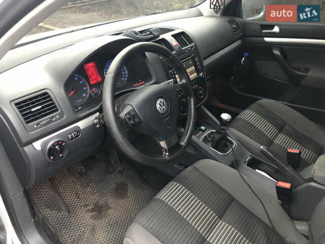 Серый Фольксваген Гольф, объемом двигателя 1.6 л и пробегом 284 тыс. км за 5100 $, фото 8 на Automoto.ua
