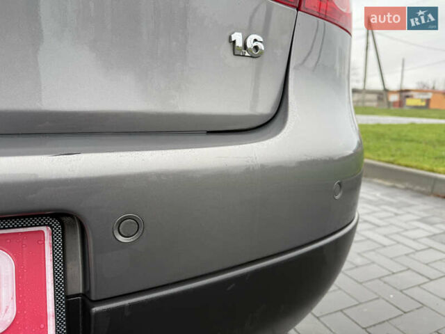 Серый Фольксваген Гольф, объемом двигателя 1.6 л и пробегом 245 тыс. км за 6650 $, фото 14 на Automoto.ua