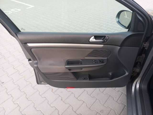 Серый Фольксваген Гольф, объемом двигателя 1.6 л и пробегом 196 тыс. км за 6399 $, фото 12 на Automoto.ua