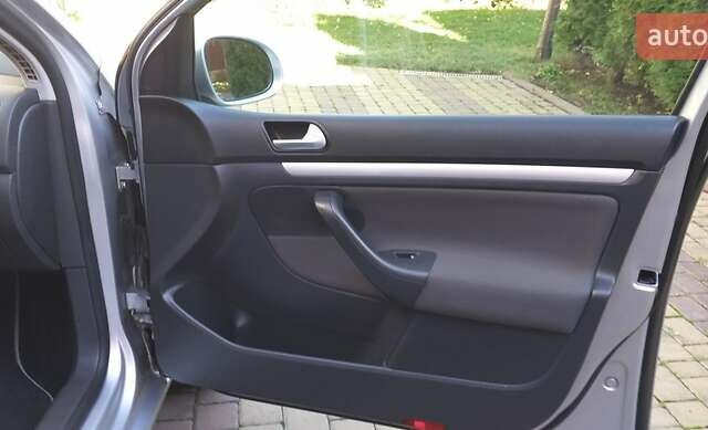 Сірий Фольксваген Гольф, об'ємом двигуна 1.6 л та пробігом 228 тис. км за 6500 $, фото 28 на Automoto.ua