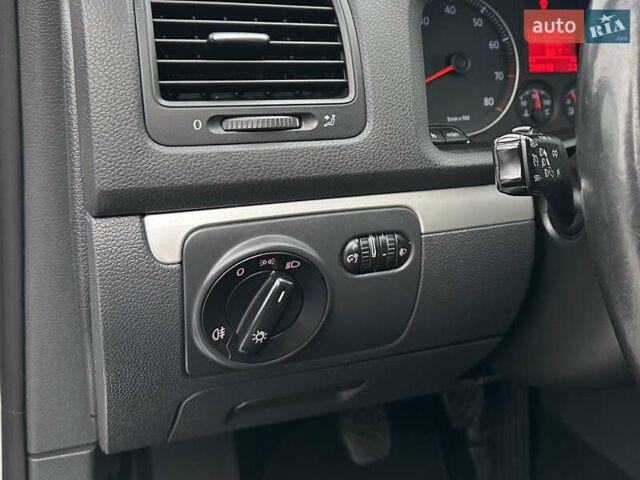 Серый Фольксваген Гольф, объемом двигателя 1.4 л и пробегом 249 тыс. км за 5900 $, фото 30 на Automoto.ua