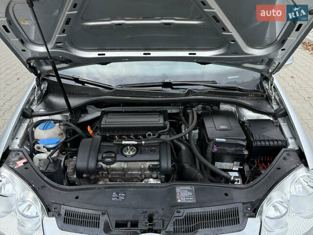 Серый Фольксваген Гольф, объемом двигателя 1.4 л и пробегом 251 тыс. км за 6450 $, фото 42 на Automoto.ua