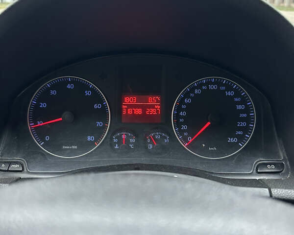 Серый Фольксваген Гольф, объемом двигателя 1.6 л и пробегом 320 тыс. км за 6299 $, фото 8 на Automoto.ua