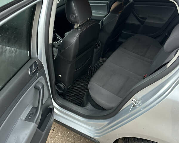 Серый Фольксваген Гольф, объемом двигателя 1.6 л и пробегом 320 тыс. км за 6299 $, фото 6 на Automoto.ua