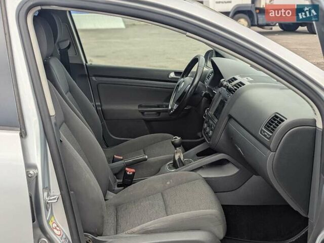 Фольксваген Гольф 2008 у Києві на Automoto.ua Сірий Фольксваген Гольф, об'ємом двигуна 1.6 л та пробігом 482 тис. км за 3300 $, фото 9 на Automoto.ua