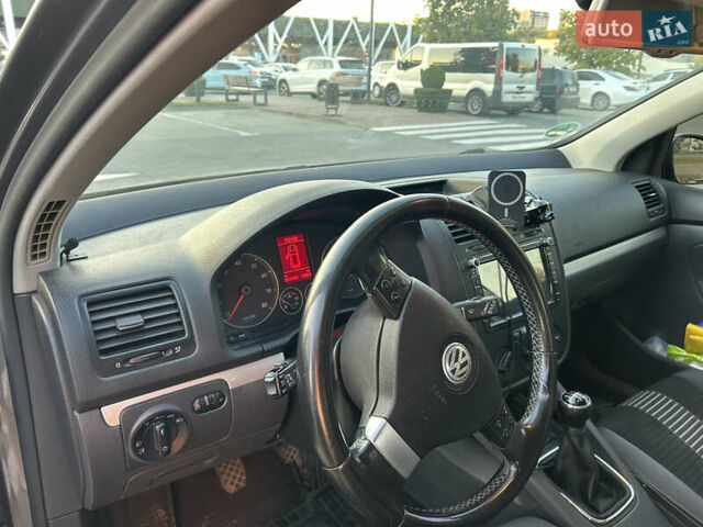 Сірий Фольксваген Гольф, об'ємом двигуна 1.4 л та пробігом 241 тис. км за 6500 $, фото 3 на Automoto.ua