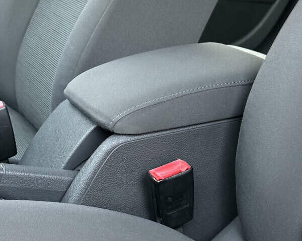 Серый Фольксваген Гольф, объемом двигателя 1.6 л и пробегом 232 тыс. км за 6799 $, фото 33 на Automoto.ua