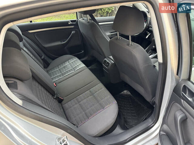 Сірий Фольксваген Гольф, об'ємом двигуна 1.6 л та пробігом 200 тис. км за 6999 $, фото 48 на Automoto.ua