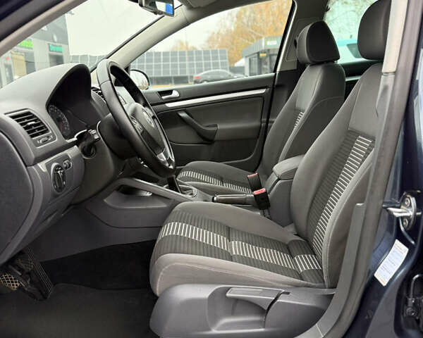 Серый Фольксваген Гольф, объемом двигателя 1.6 л и пробегом 227 тыс. км за 6300 $, фото 42 на Automoto.ua