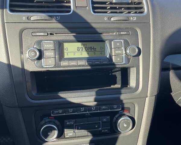 Сірий Фольксваген Гольф, об'ємом двигуна 1.39 л та пробігом 202 тис. км за 6000 $, фото 8 на Automoto.ua