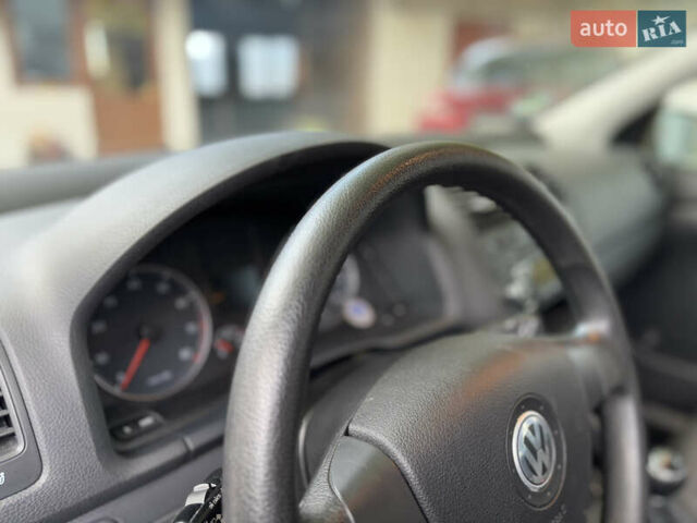 Серый Фольксваген Гольф, объемом двигателя 1.6 л и пробегом 240 тыс. км за 6550 $, фото 21 на Automoto.ua