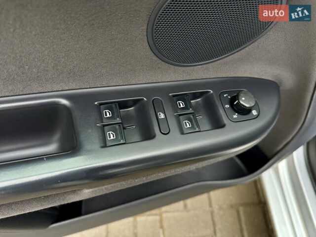Сірий Фольксваген Гольф, об'ємом двигуна 1.6 л та пробігом 204 тис. км за 7700 $, фото 22 на Automoto.ua