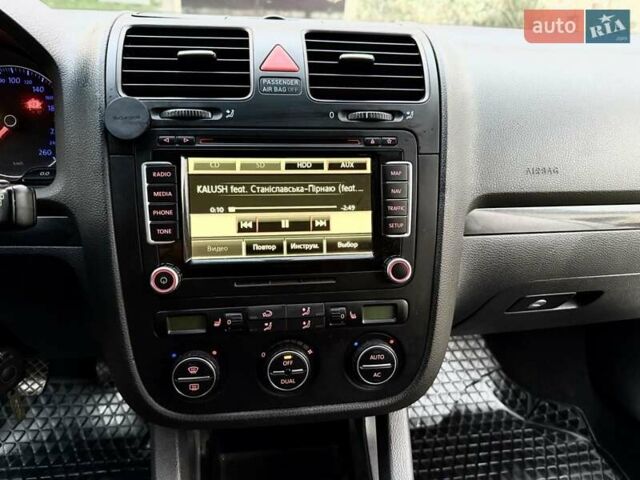 Серый Фольксваген Гольф, объемом двигателя 1.4 л и пробегом 170 тыс. км за 5299 $, фото 3 на Automoto.ua