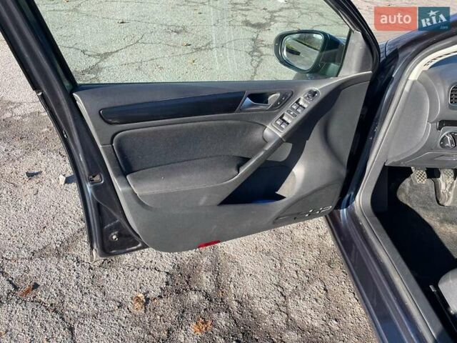Сірий Фольксваген Гольф, об'ємом двигуна 1.39 л та пробігом 202 тис. км за 6000 $, фото 5 на Automoto.ua