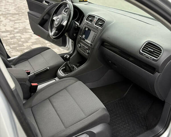 Серый Фольксваген Гольф, объемом двигателя 1.6 л и пробегом 216 тыс. км за 7700 $, фото 23 на Automoto.ua