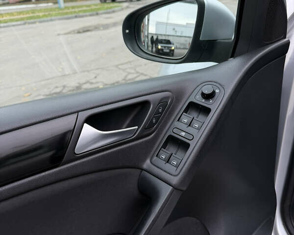 Серый Фольксваген Гольф, объемом двигателя 1.6 л и пробегом 222 тыс. км за 7999 $, фото 24 на Automoto.ua