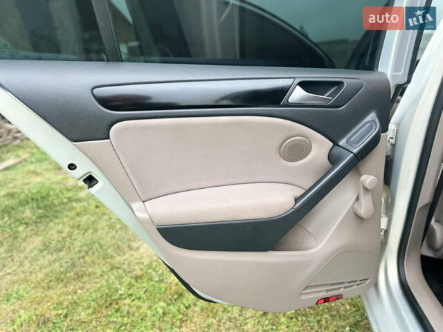 Серый Фольксваген Гольф, объемом двигателя 1.97 л и пробегом 284 тыс. км за 7677 $, фото 15 на Automoto.ua