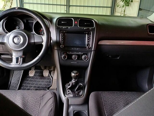 Фольксваген Гольф 2009 в Николаеве на Automoto.ua Серый Фольксваген Гольф, объемом двигателя 1.4 л и пробегом 133 тыс. км за 7800 $, фото 4 на Automoto.ua