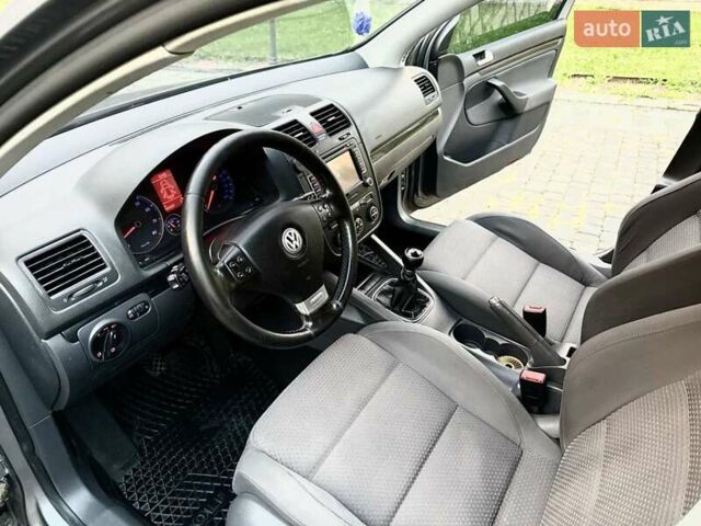 Серый Фольксваген Гольф, объемом двигателя 1.4 л и пробегом 170 тыс. км за 5299 $, фото 12 на Automoto.ua