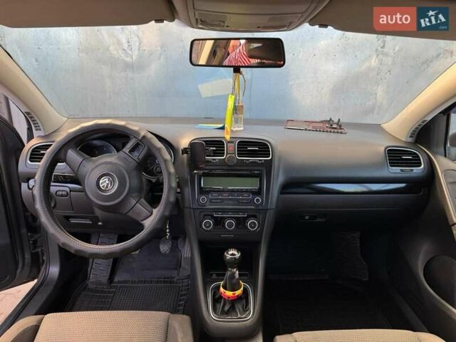 Фольксваген Гольф 2009 в Хмельницком на Automoto.ua Серый Фольксваген Гольф, объемом двигателя 1.97 л и пробегом 233 тыс. км за 8000 $, фото 9 на Automoto.ua