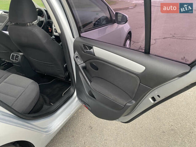 Серый Фольксваген Гольф, объемом двигателя 1.6 л и пробегом 240 тыс. км за 6450 $, фото 21 на Automoto.ua