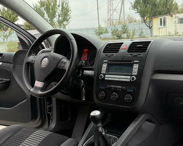 Серый Фольксваген Гольф, объемом двигателя 1.4 л и пробегом 204 тыс. км за 6350 $, фото 30 на Automoto.ua