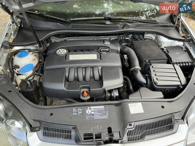 Серый Фольксваген Гольф, объемом двигателя 1.6 л и пробегом 240 тыс. км за 6550 $, фото 23 на Automoto.ua