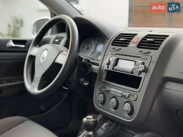 Серый Фольксваген Гольф, объемом двигателя 1.6 л и пробегом 240 тыс. км за 6550 $, фото 15 на Automoto.ua