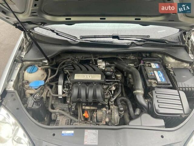 Сірий Фольксваген Гольф, об'ємом двигуна 1.6 л та пробігом 227 тис. км за 5499 $, фото 4 на Automoto.ua