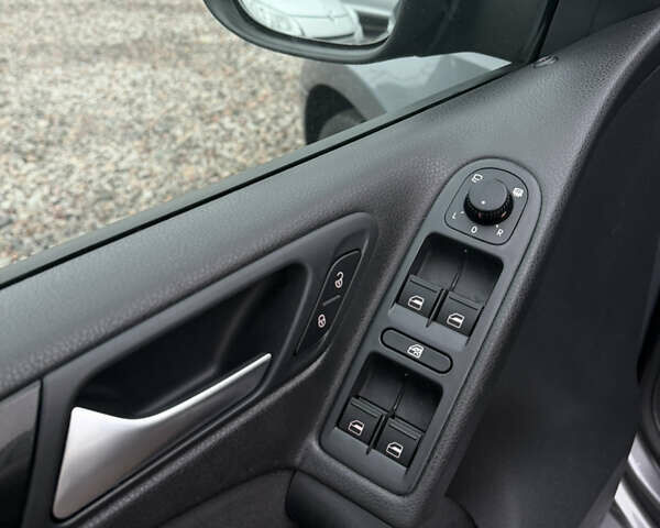 Серый Фольксваген Гольф, объемом двигателя 1.6 л и пробегом 208 тыс. км за 7999 $, фото 24 на Automoto.ua