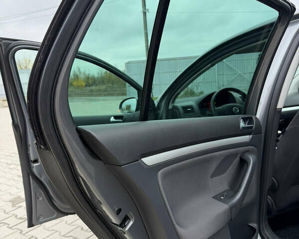 Серый Фольксваген Гольф, объемом двигателя 1.4 л и пробегом 204 тыс. км за 6350 $, фото 20 на Automoto.ua