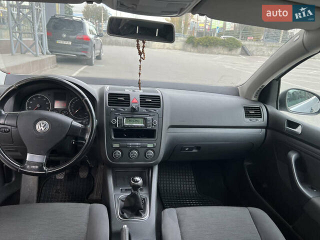 Серый Фольксваген Гольф, объемом двигателя 1.6 л и пробегом 98 тыс. км за 8100 $, фото 39 на Automoto.ua