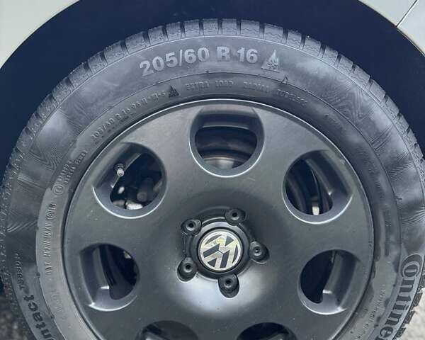 Серый Фольксваген Гольф, объемом двигателя 1.4 л и пробегом 251 тыс. км за 7800 $, фото 5 на Automoto.ua