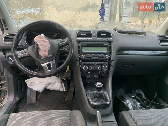 Серый Фольксваген Гольф, объемом двигателя 1.4 л и пробегом 200 тыс. км за 3600 $, фото 4 на Automoto.ua