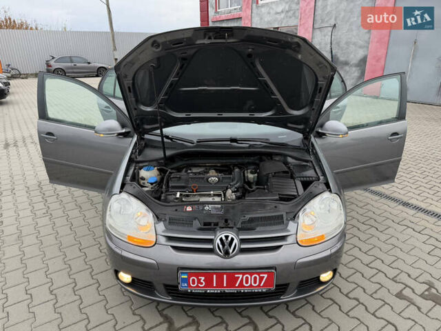 Серый Фольксваген Гольф, объемом двигателя 1.4 л и пробегом 204 тыс. км за 6350 $, фото 42 на Automoto.ua
