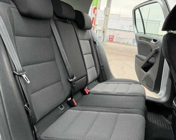 Серый Фольксваген Гольф, объемом двигателя 1.6 л и пробегом 222 тыс. км за 7999 $, фото 32 на Automoto.ua