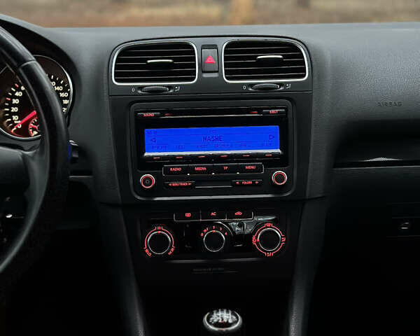 Серый Фольксваген Гольф, объемом двигателя 1.39 л и пробегом 217 тыс. км за 7150 $, фото 13 на Automoto.ua