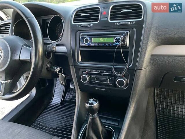 Серый Фольксваген Гольф, объемом двигателя 1.6 л и пробегом 213 тыс. км за 7600 $, фото 15 на Automoto.ua
