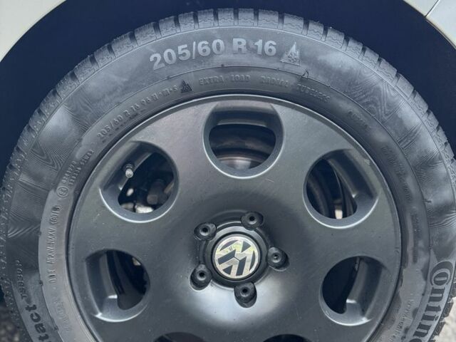 Серый Фольксваген Гольф, объемом двигателя 1.4 л и пробегом 251 тыс. км за 7800 $, фото 6 на Automoto.ua