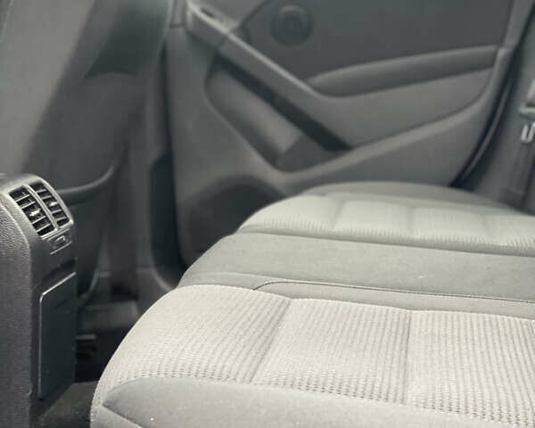 Серый Фольксваген Гольф, объемом двигателя 1.6 л и пробегом 213 тыс. км за 7950 $, фото 11 на Automoto.ua