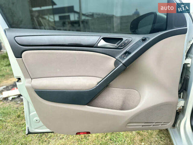 Серый Фольксваген Гольф, объемом двигателя 1.97 л и пробегом 284 тыс. км за 7677 $, фото 12 на Automoto.ua