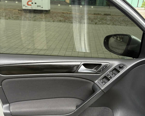 Серый Фольксваген Гольф, объемом двигателя 1.6 л и пробегом 216 тыс. км за 7700 $, фото 14 на Automoto.ua