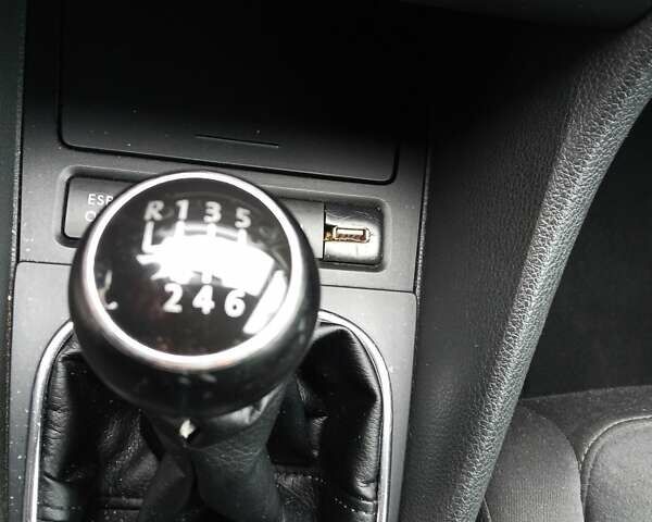 Серый Фольксваген Гольф, объемом двигателя 1.39 л и пробегом 235 тыс. км за 6500 $, фото 15 на Automoto.ua