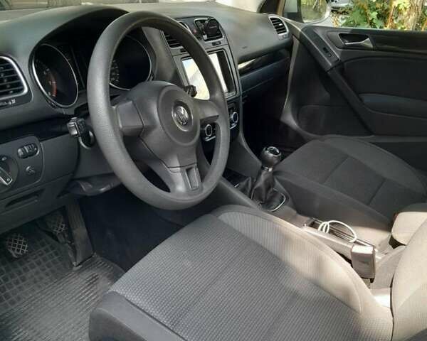 Серый Фольксваген Гольф, объемом двигателя 1.2 л и пробегом 245 тыс. км за 6800 $, фото 4 на Automoto.ua