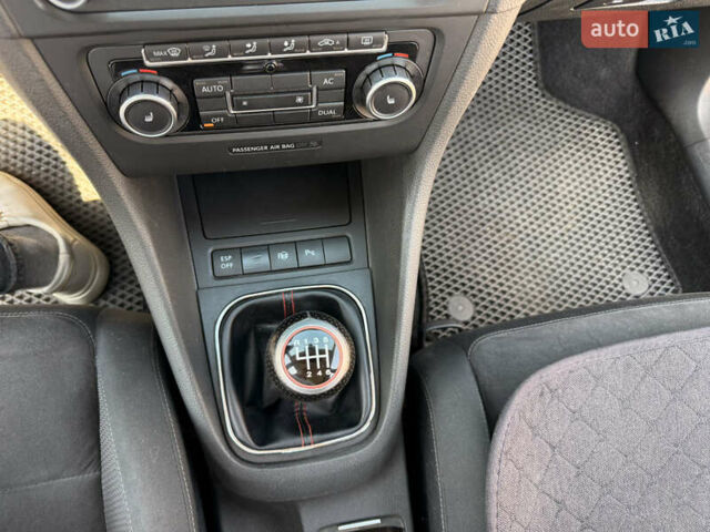 Серый Фольксваген Гольф, объемом двигателя 1.4 л и пробегом 244 тыс. км за 8400 $, фото 12 на Automoto.ua