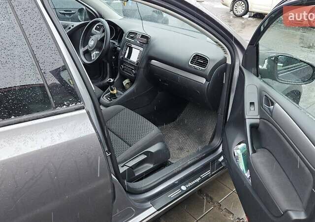 Серый Фольксваген Гольф, объемом двигателя 1.39 л и пробегом 238 тыс. км за 8000 $, фото 6 на Automoto.ua