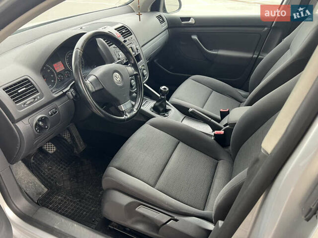 Серый Фольксваген Гольф, объемом двигателя 1.6 л и пробегом 98 тыс. км за 8100 $, фото 26 на Automoto.ua